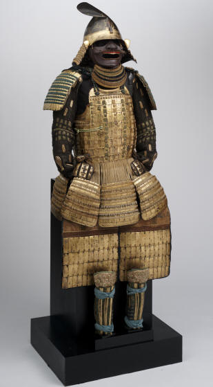 Nuinobedo Tosei Gusoku (armure 2 pièces avec plaques se chevauchant légèrement) datant de la fin de l'ère Azuchi-momoyama (armure) et de l'ère Edo (masque)