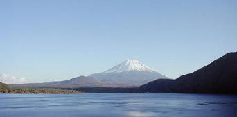 Vue sur le Mt Fuji de l'un de ses cinq lacs "Fuji-San Goko"