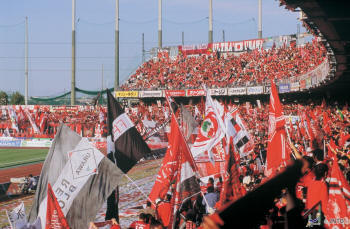 Tribunes des supporters de l'équipe de football de Saitama