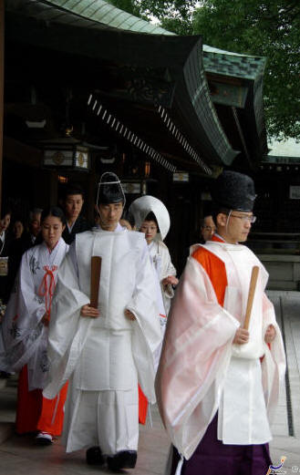 Mariage traditionnel japonais au sanctuaire Meiji jingu
