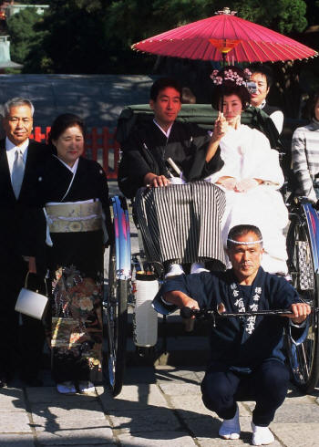 Mariage japonais en Rickshaw à Kanagawa